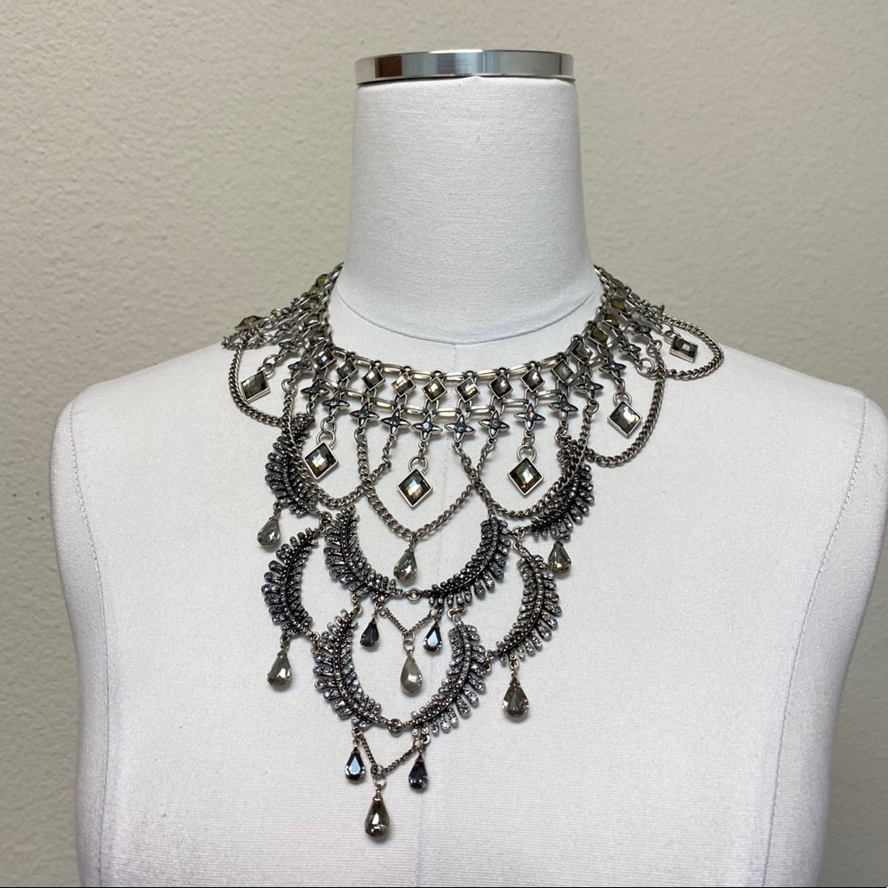 Beautiful Silver/Black Chain Necklace Bib